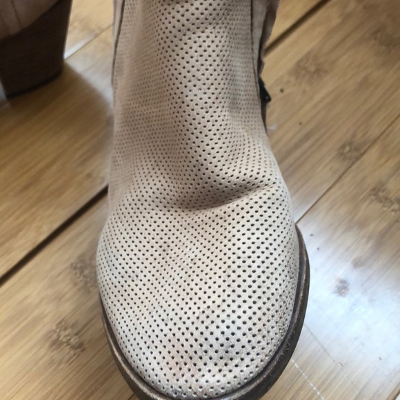 Dolce vita tan perforated booties - Picture 2 of 5